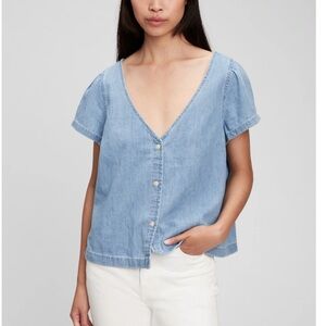 Gap V-Neck Button Short Sleeve Top